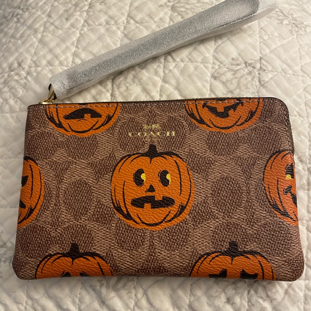 Coach Hallowen Pumpkin Wristlet NWT - Picture 3 of 3